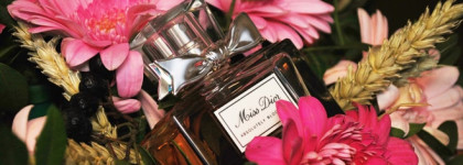 Аромат пушистых пионов, кисло - сладкого граната и пудры спелой малины. Miss Dior Absolutely Blooming