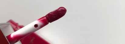 Сlarins Lip Сomfort Oil Intense - масло-тинт для губ в сочном ягодном оттенке