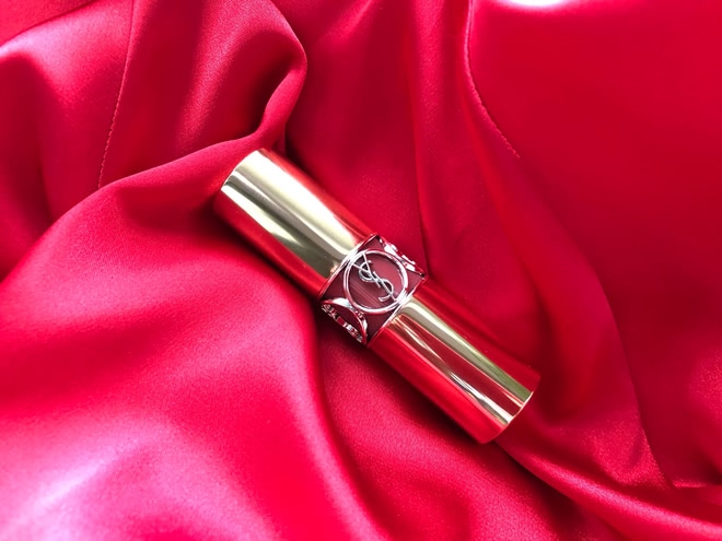 Обнаженная Роза на губах от YSL Rouge Volupte Shine. Она была прекрасна. #88 Rose Nu