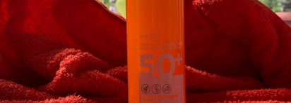 Карамельный загар с помощью солнцезащитных средств от Clarins