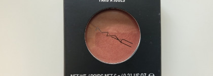 Румяна Mac Sheertone Shimmer Blush в оттенке Peachtwist. Персиковый поцелуй на моей коже