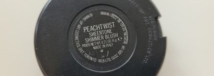 Румяна Mac Sheertone Shimmer Blush в оттенке Peachtwist. Персиковый поцелуй на моей коже