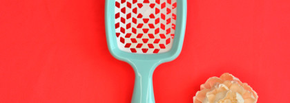 Бережный уход за ослабленными волосами. Массажные щетки от Ginko и Janeke. Преимущества, особенности, различия, эффект от использования