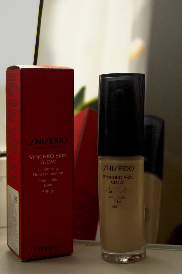 Shiseido флюид. Shiseido Skin Glow. Shiseido тональный флюид. Флюид Shiseido Synchro Skin. Shiseido Synchro Skin Glow Luminizing Fluid Foundation Neutral 1.