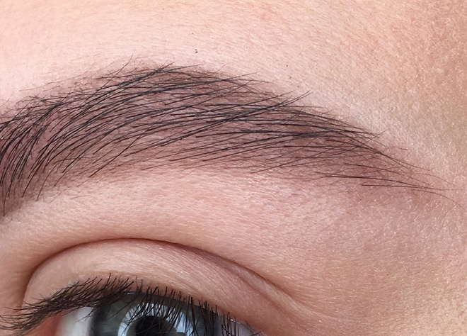 139 руб VS 22$. Прозрачные гели для бровей  Vivienne Sabo Fixateur и Anastasia Beverly Hills Clear gel