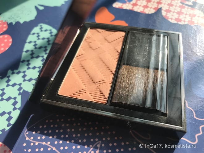 Румяна Burberry Light Glow No.06 Tangerine Blush