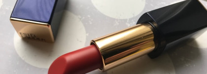 Поймай меня, если сможешь. Труднодоступная Estée Lauder Pure Color Envy Matte lipstick rouge 333 Persuasive