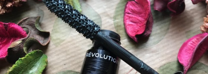 Mascara Le Volume Revolution de Chanel в оттенке Jungle Green