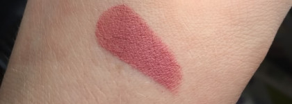 Красавица MAC Brave из линейки Satin lipstick