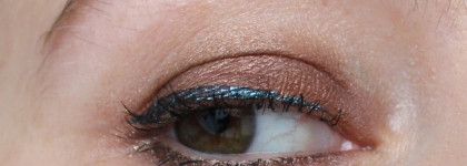 Catrice Liquid Liner Glitter Storm C03 Midnight Blues - жидкая подводка из новогодней лимитки 2018