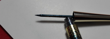 Catrice Liquid Liner Glitter Storm C03 Midnight Blues - жидкая подводка из новогодней лимитки 2018