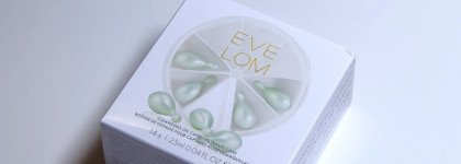 Eve Lom cleansing oil capsules travel case - незаменимый помощник в поездке