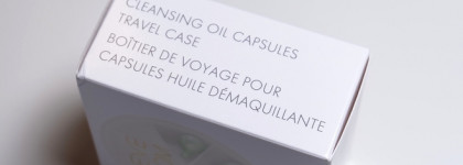 Eve Lom cleansing oil capsules travel case - незаменимый помощник в поездке