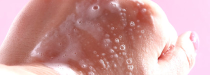 Clarins Soothing Gentle Foaming Cleanser with alpine herbs & shea butter extracts