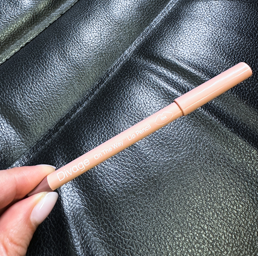 Divage Lip Pencil On The Way в оттенке 08 Mocco