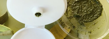 Medi-Peel Herbal Peel Tox - Заживляющая, успокаивающая & отшелушивающая пилинг маска с порошоком Спикулы Морских губок и пептидами