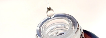 Neogen Real Vita C 22% Serum: серум с Аскорбил Фосфат Натрия, Аскорбиновой кислотой, Ниацинамидом, экстрактами “Acerola-plex”