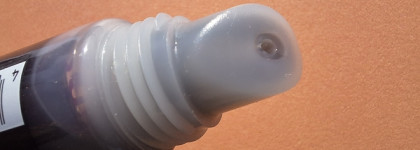 Lipgloss Juicy Bomb 13 I'm Allergic To Color - хэллоуинская новинка от Essence