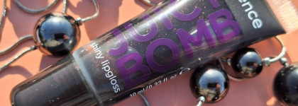 Lipgloss Juicy Bomb 13 I'm Allergic To Color - хэллоуинская новинка от Essence