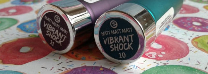 Помада Essence Vibrant Shock Lipstick в оттенках 10 и 11: сумасшедшая зеленка и дикий виноград