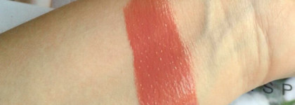 Жидкая помада Essence Colour Boost Vinylicious Liquid Lipstick в оттенке 04 Woody Rosy:самый красивый глянцевый нюд