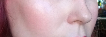 Хайлайтер Essence Prismatic Hololighter stick-"единорог" на повседневку