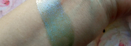 Блеск для губ Essence Holo Wow! Dewy Lip Shine в оттенке 05 Fairy Dust