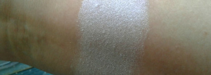 Морозный красавец Catrice Arctic Glow Highlighting Powder