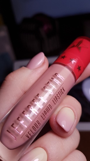 Белоснежки, ищете идеальную нюдовую помаду? Я её нашла- Jeffree Star Velour Liquid Lipstick в оттенке Сhrysanthemum
