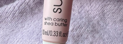 Essence, я тебя люблю. Essence The Super Peptide Glossy Lip Treatment 01