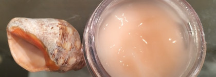 Ужасный Clinique Moisture Surge 72-hour Auto-replenishing Hydrator или Как я испортила себе кожу "проверенным" средством