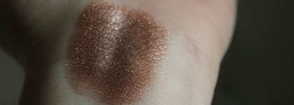 Тени-смешнульки Overshadow от The Balm в оттенке "If you're rich, I'm single"