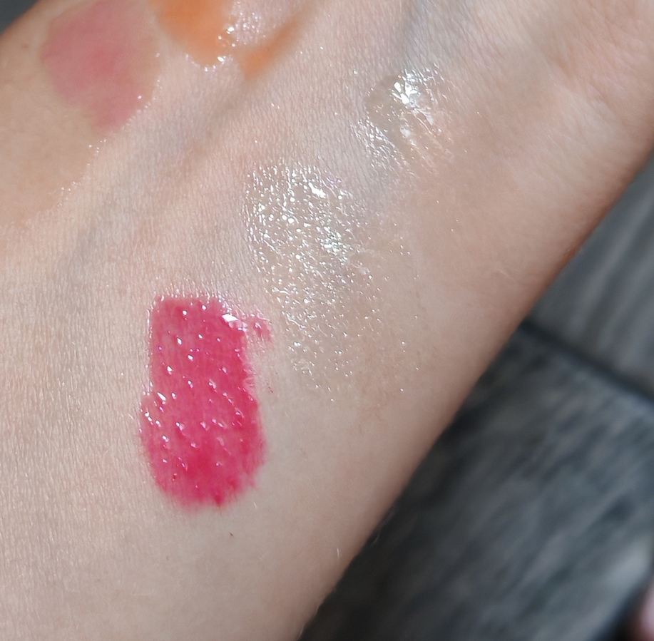 Слева направо все 3 Oriflame:lip oil, lip gloss, oh!swet glossy