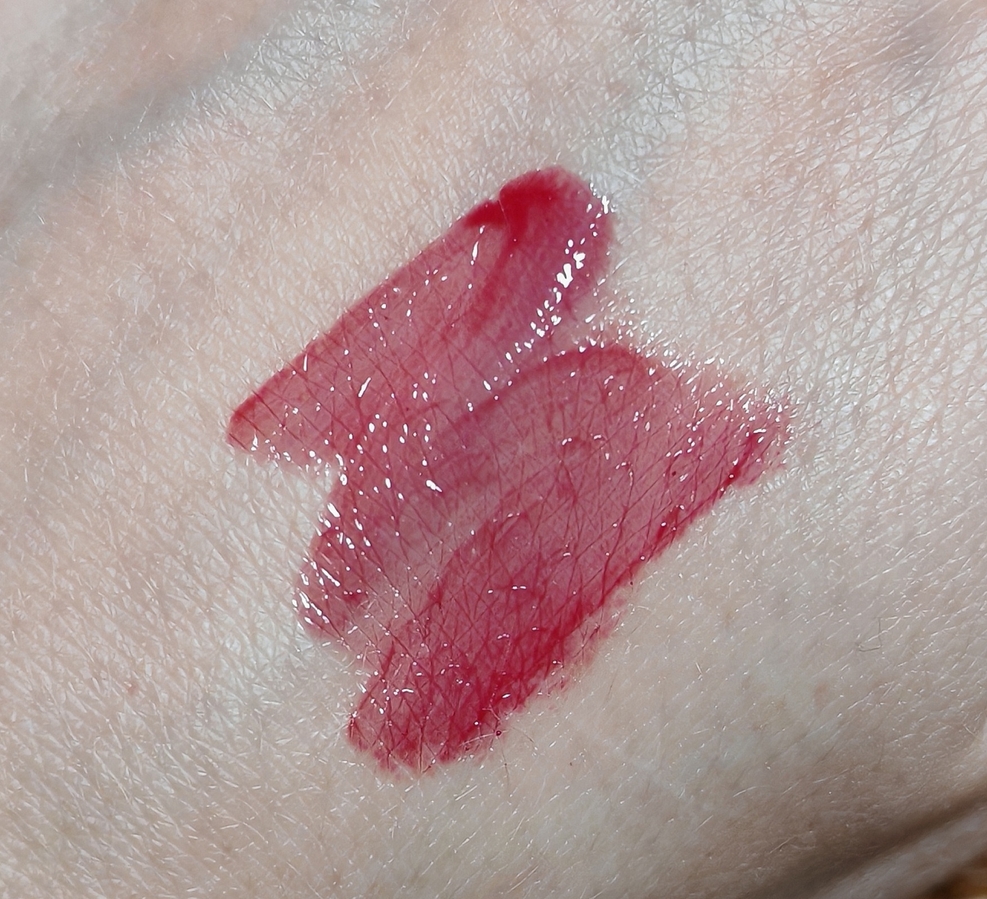 Нанесла тинт