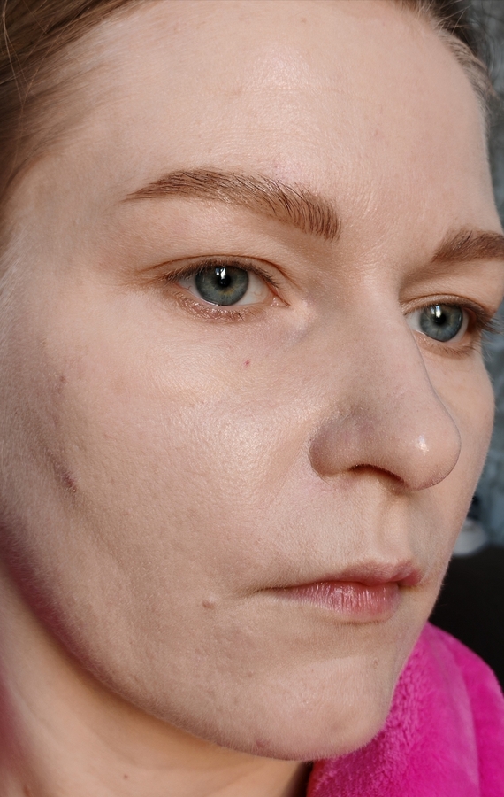 Нанесла тон