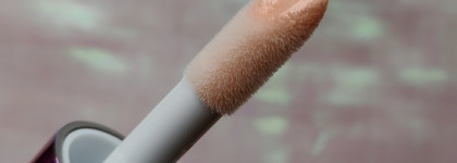 Essence pearly potion multi-reflective lipgloss 01 Golden peach