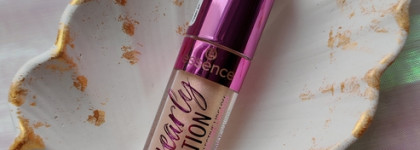 Essence pearly potion multi-reflective lipgloss 01 Golden peach