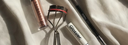 Тревел-косметичка минималиста: Glossier, Vivienne Sabo, 3ce, Cover FX, RMS Beauty, Kevyn Aucoin, Romand