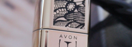 А внутри совсем не люкс. Печальное знакомство с увлажняющей губной помадой Avon Luxe в оттенке lustering nude