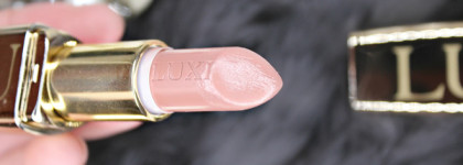И снова здравствуйте! Увлажняющие помады Avon Luxe в оттенках Nude slip (нежный поцелуй) и Pink satin (розовая парча)