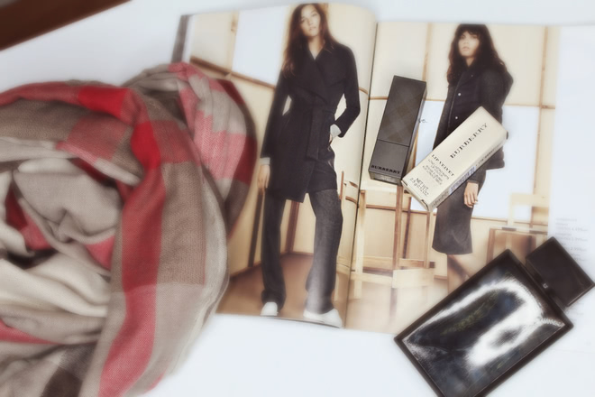 Пламенная любовь I Помада Burberry Lip Velvet в оттенке Poppy Red