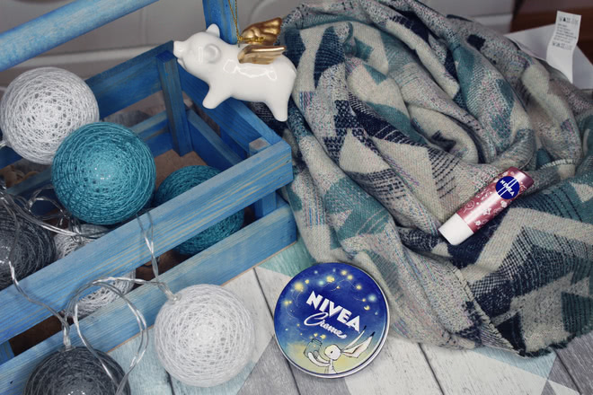 Зимние друзья Nivea creme "Универсальный уход" и бальзам для губ "Жемчужное сияние"