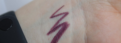 Карандаши Lottie London: для глаз в оттенке Velvet и для губ в оттенке Basic