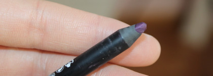 Карандаши Lottie London: для глаз в оттенке Velvet и для губ в оттенке Basic