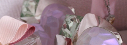 Что на полочке живёт? Или украшение моего косметического комода