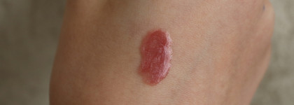 Универсальный блеск для губ Clinique Pop Splash в оттенке 06 Adore U