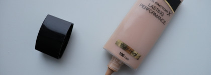 Декоративного аскетизма полочка