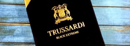 Слива лиловая, спелая, садовая от Trussardi Black Extreme