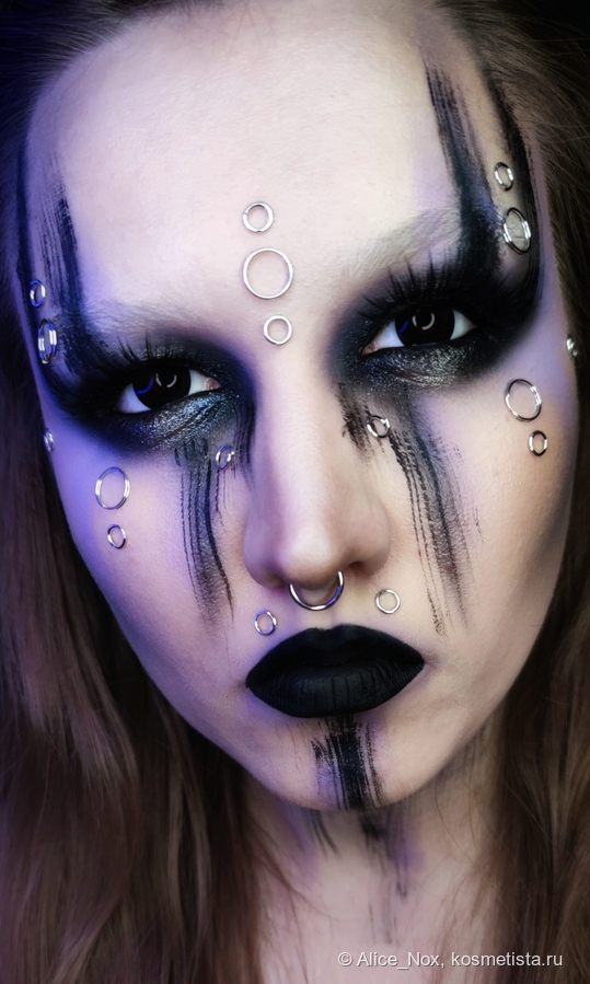 Макияж для конкурса, вполне подойдет под образ Ангела Смерти ?, использовала в нем обе однушки и немного Винус Имморталис в помощь)) Слева немного цветной подсветки, справа ее нет