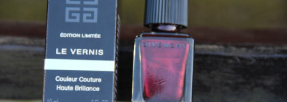Любимый лак Le vernis Midnight Skies в оттенке 11 Cosmic Night из любимой осенней коллекции Midnight Skies от Givenchy